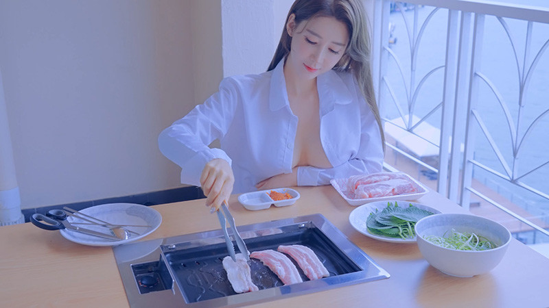 [写真]韩国美女为你烤肉